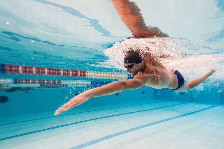 Trening na basenie – techniki pływania